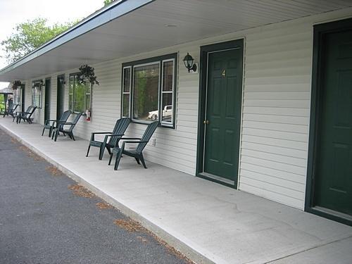 Spring Motor Inn Fort Edward Bagian luar foto